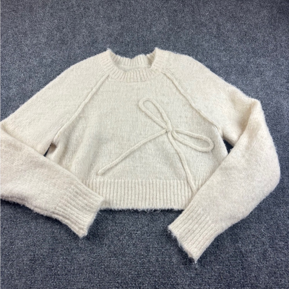 AMERICAN EAGLE Women’s Cream SUPER SOFT Knit Crop Crewneck Bow sweater- Medium
